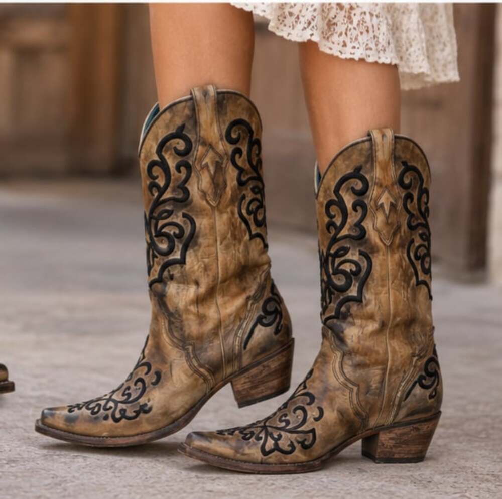 Corral Distressed Brown Leather Black Embroidered Western Cowboy Boots Size 8.5